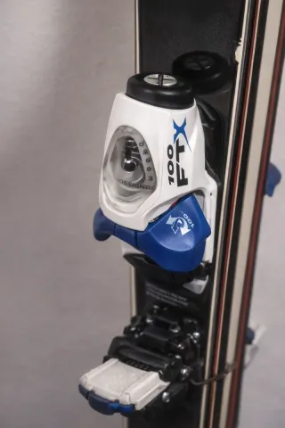 Sci Dynastar con attacchi Rossignol