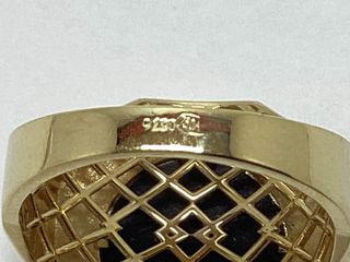 sello oro 18k con piedra con onix