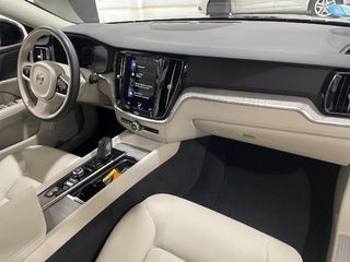 VOLVO V60 V60 2.0 B4 (D) AWD Cross Country AUTO