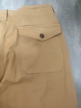 Pantalón cargo beige