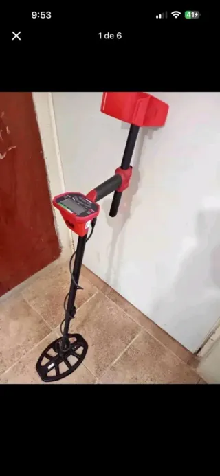 Detector de metales rojo