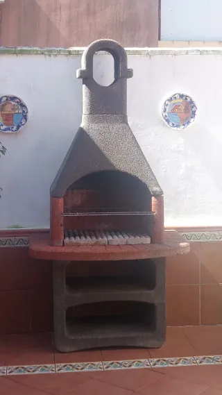 Barbacoa de piedra y terracota