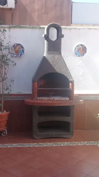 Barbacoa de piedra y terracota