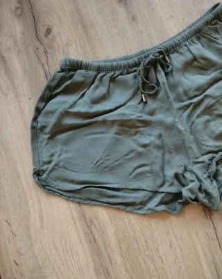 Pantaloni corti verdi