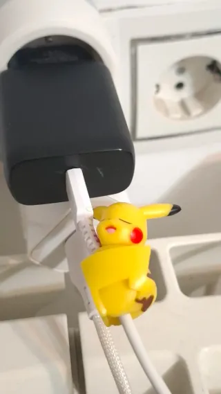 Protector Cable Pikachu