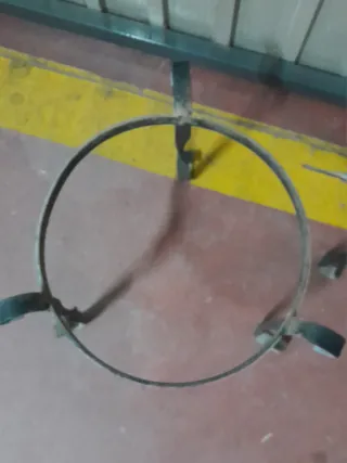 2 vasi in ferro per fioriere, lotto.