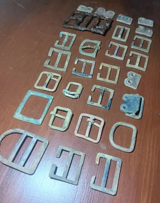 Militaria: Lotto Fibbie e Componenti