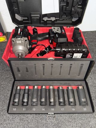 Llave de impacto Parkside + vasos