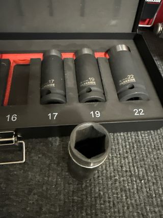 Llave de impacto Parkside + vasos