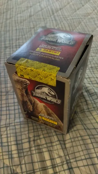Caja 50 sobres Jurassic World Ultimate Sticker