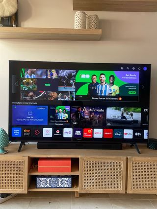 Televisor LG 65'' 4K UHD UQ80006LB