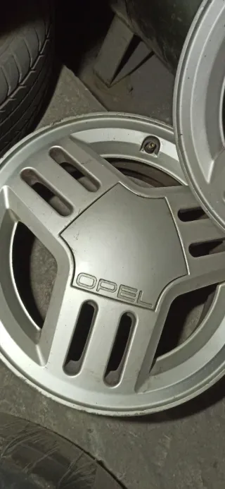 Llanta Opel Corsa