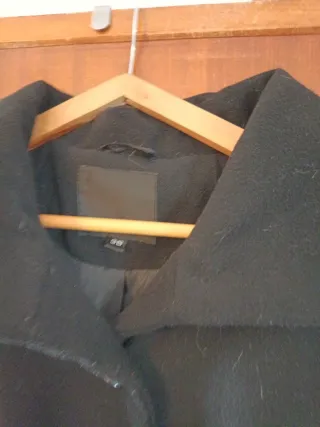 Abrigo negro con cinturón