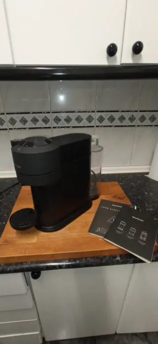 Cafetera Nespresso Negra