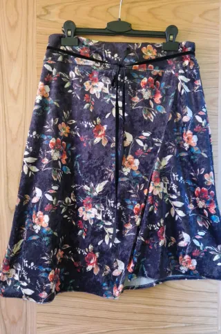 Falda estampada simil terciopelo