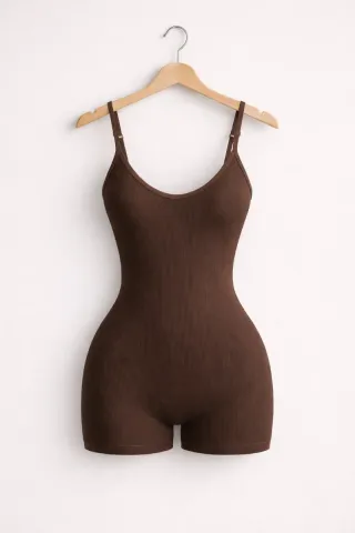 Mono ajustado sin mangas