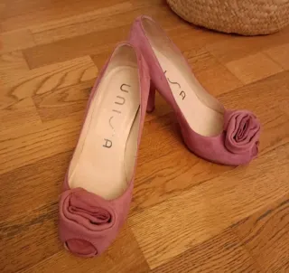 Zapatos Unisa color rosa ante tacón peep toe