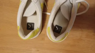 Zapatillas Veja V12 Talla 41 Blancas y Amarillas