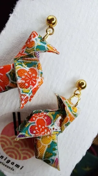 Pendientes de origami de pajarita