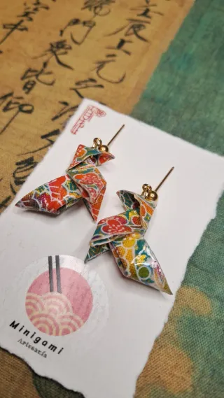 Pendientes de origami de pajarita