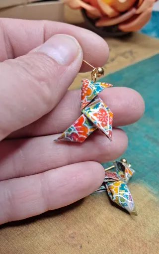 Pendientes de origami de pajarita