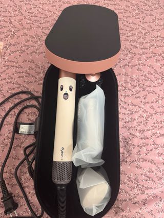 Dyson Airwrap Estuche Negro y Rosa