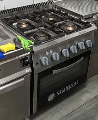 Cocina Industrial Stalgast 4 Fuegos Gas + Horno