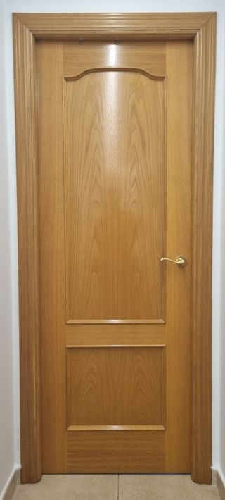 Puerta de madera interior