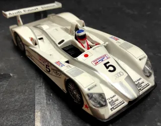 Coche 1/32 Scalextric - Audi R8 Le Mans 24h