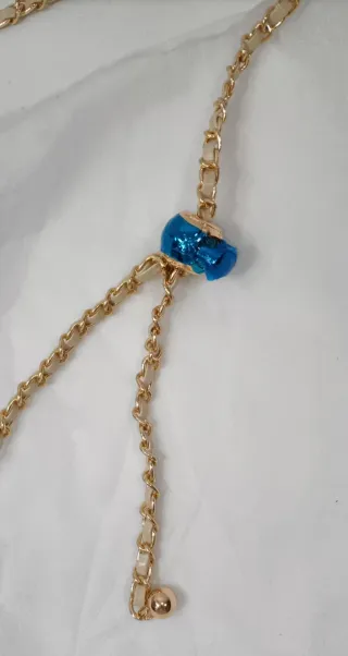 Bolso Beige con Cadena Dorada