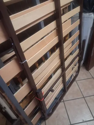 Dos somieres de cama madera y metal De 90 x 190 cm