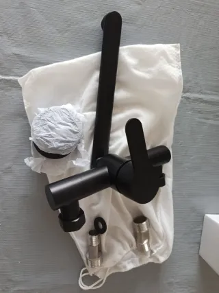 Grifo Negro Mate Pared Nuevo