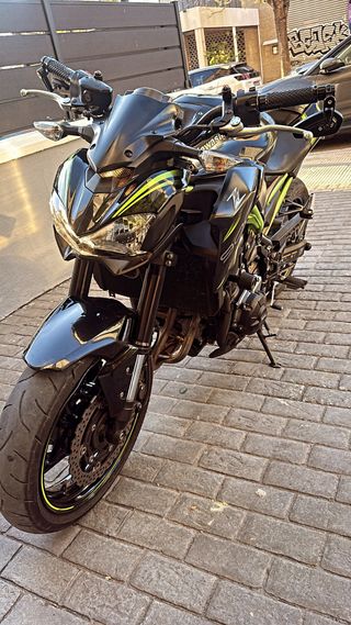 Kawasaki Z900 Negra y Verde