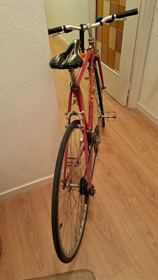 Bicicleta de carretera LEJEUNE roja