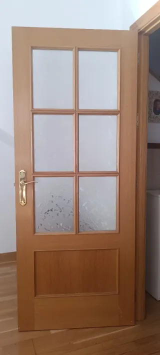 Puerta maciza roble con cristal 82,5