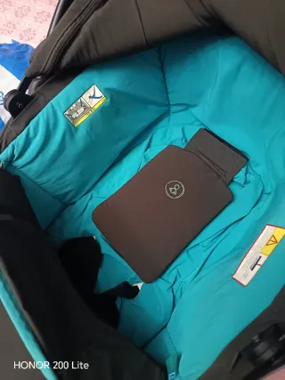 Carrito de bebé azul y marrón