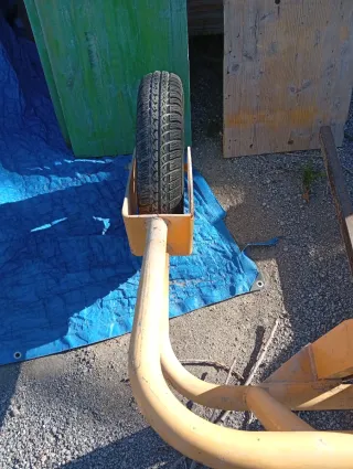 Transpaleta manual amarilla