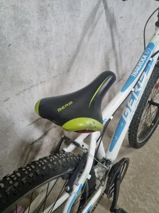 Bicicleta adolescente blanca