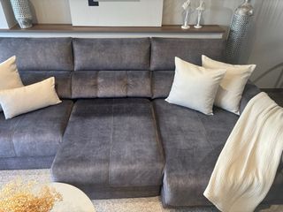 Sofá modular gris y beige de tela