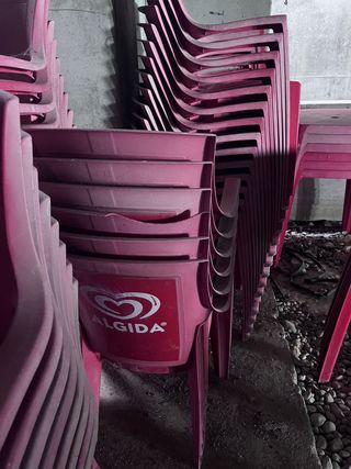 Set di Sedie in plastica dura e Tavoli da Esterno