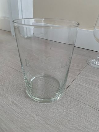 Coctelera nueva, 3 vasos y 2 copas