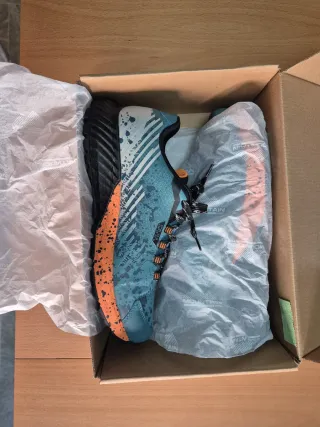 Zapatillas Trail Running Naranja y Turquesa