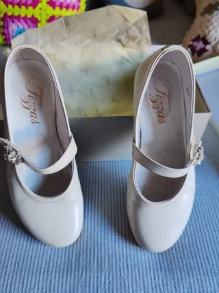 Zapatos comunión Tizzas Blanco roto niña