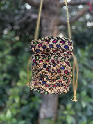 Bolso bombonera étnico con abalorios