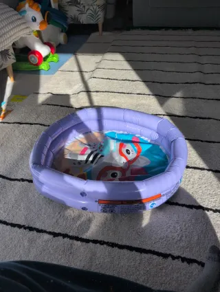 Piscina hinchable infantil morada