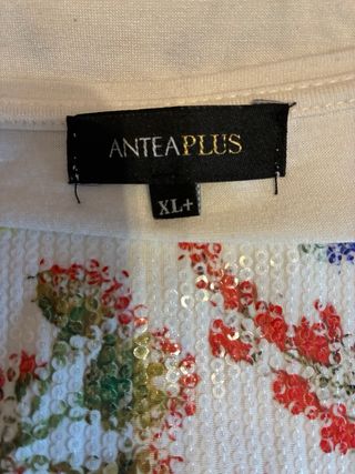 Top punto fino floral lentejuelas