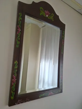 Espejo madera pintado a mano con firma