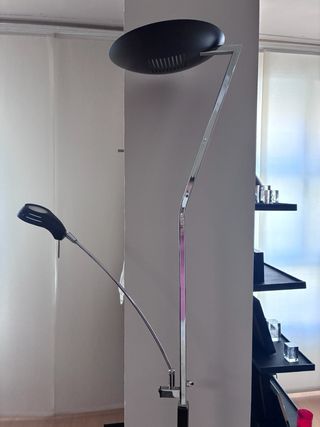 Lámpara de pie moderna metal y plástico