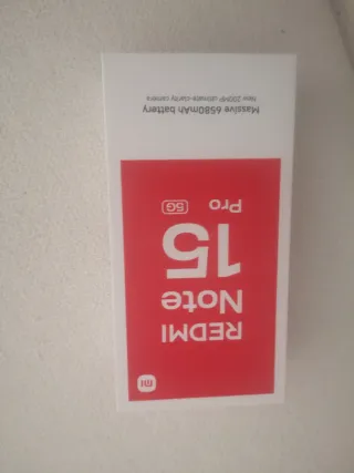 Teléfono Móvil Negro. Va con protector de pantalla