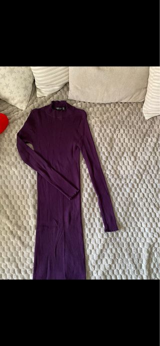 Vestido morado de manga larga